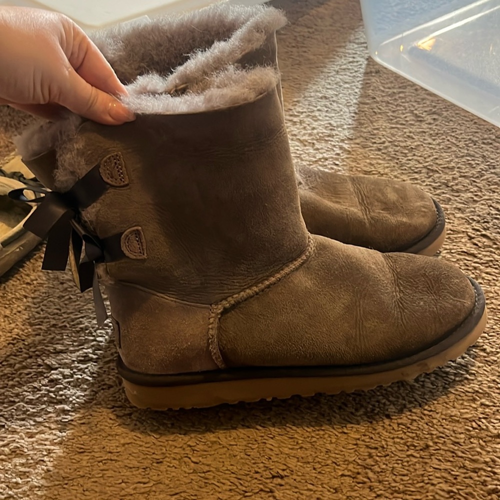 Size 5 Bailey Bow Ugg boots (light purple/grey)
